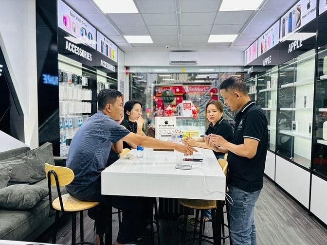 Cần Sang Cửa Hàng Điện Thoại Di Động