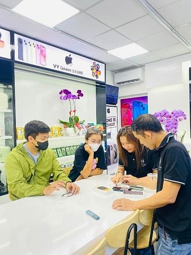 Cần Sang Cửa Hàng Điện Thoại Di Động