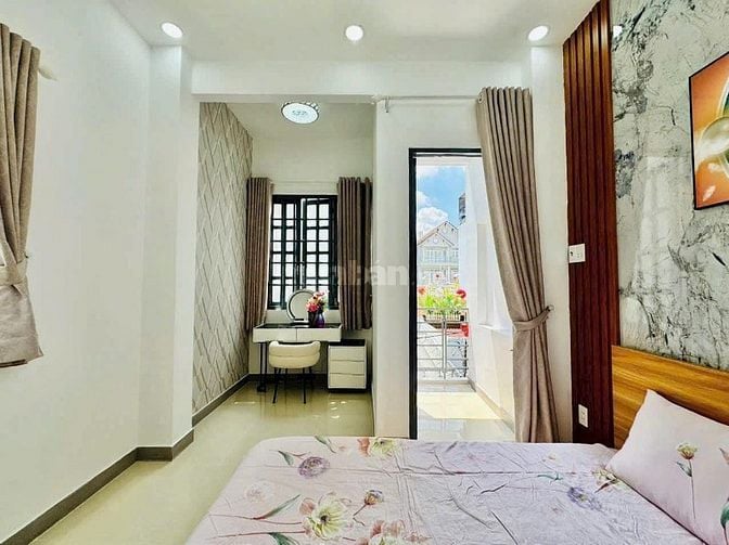 Nhà 1/Đường Thạnh Lộc 8, Quận 12- KDC đông đúc - Chỉ 2 Tỷ 2/ 56m2- SHR