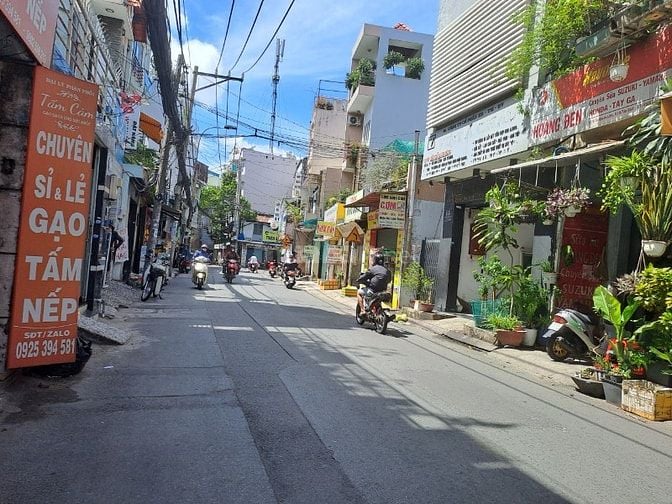 Bán nhà hẻm xe tải sát Ni Sư Huỳnh Liên, Tân Bình, 21m2, chỉ 2 tỷ nhỉn