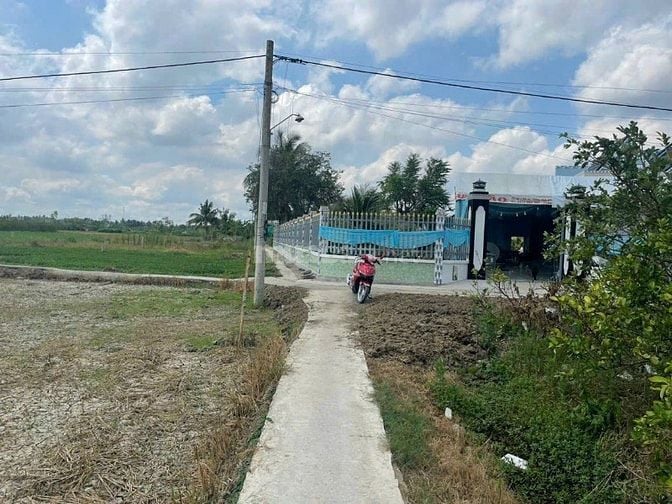 chính chù mình cần bán mảnh đất vườn ấp Bình Khánh, xã  Bình Phú, GCT
