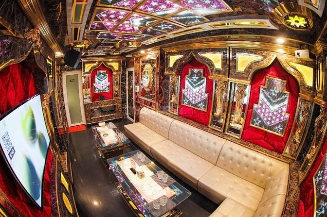 SANG GẤP TỔ HỢP NHÀ HÀNG – KARAOKE VIP – MASSAGE QUẬN 1