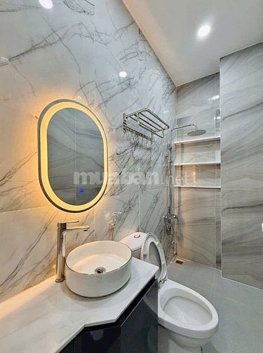 Đi nước ngoài định cư bán gấp nhà ở đường Phùng Văn Cung, phường 7, qu