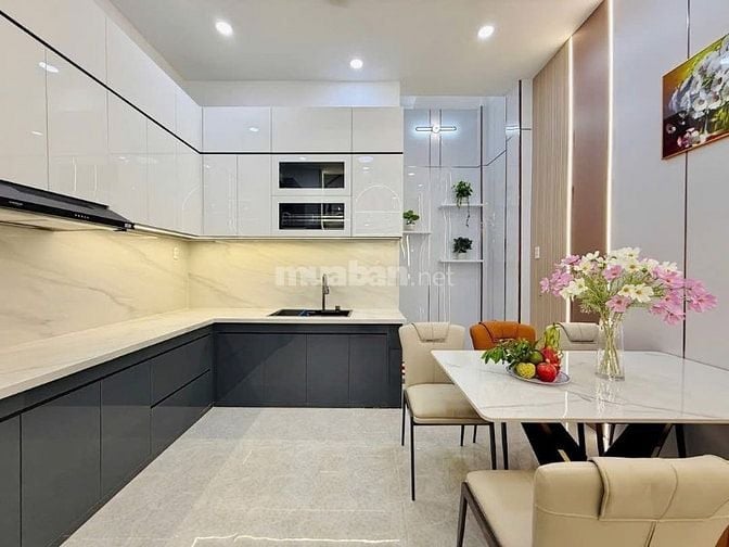 Đi nước ngoài định cư bán gấp nhà ở đường Phùng Văn Cung, phường 7, qu