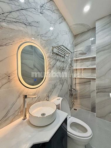 Đi nước ngoài định cư bán gấp nhà ở đường Phùng Văn Cung, phường 7, qu