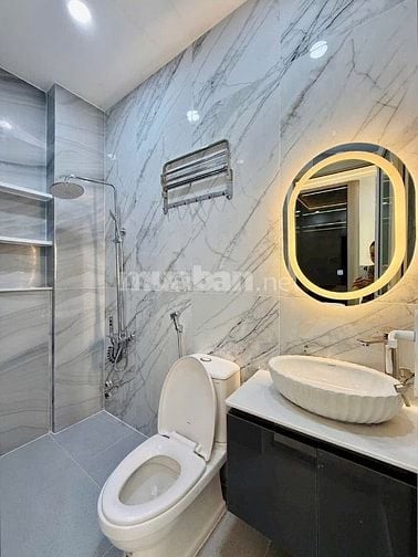 Đi nước ngoài định cư bán gấp nhà ở đường Phùng Văn Cung, phường 7, qu