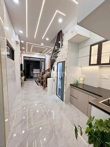 BÁN NHÀ GẤP!Đường Sư Vạn Hạnh Phường 12 Quận 10, DT: 40m2/2.450 Tỷ,SHR