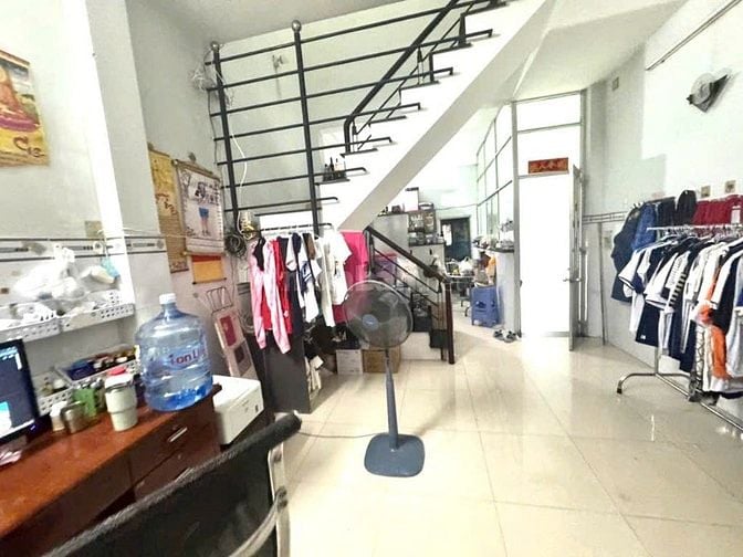 bán nhà tân bình, gần sân bay, rẻ nhất khu,6 tỷ xíu gần etown2