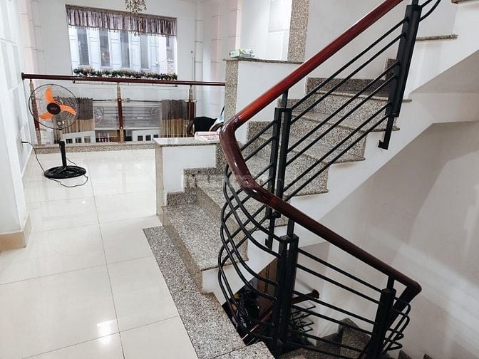 GẤP BÁN NHÀ HẺM XE HƠI – CÁCH BÀ HOM CHỈ 30M – VỊ TRÍ ĐẸP – GIÁ TỐTT 