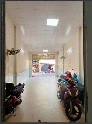 Chính chủ bán nhà mặt tiền Bình Tân, 3 tầng, pháp lý đầy đủ, giá mềm