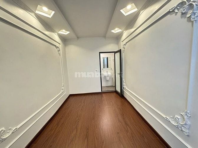Bán nhà ngõ 20 phố Cát Linh, gần Quốc Tử Giám, DTSD 90m2, 3 tầng