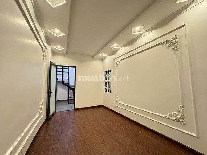 Bán nhà ngõ 20 phố Cát Linh, gần Quốc Tử Giám, DTSD 90m2, 3 tầng