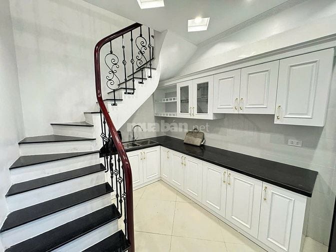 Bán nhà ngõ 20 phố Cát Linh, gần Quốc Tử Giám, DTSD 90m2, 3 tầng