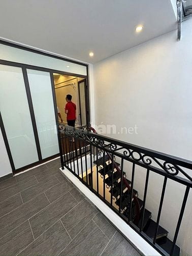 Bán nhà ngõ 20 phố Cát Linh, gần Quốc Tử Giám, DTSD 90m2, 3 tầng