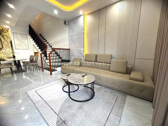 Nhà sổ sẵn sang tên ngay đường Nguyễn Minh Hoàng, Tân Bình