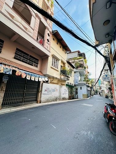 Nhà hai mặt tiền nhựa 8m trước sau Nguyễn Văn Trỗi 5 lầu 8x14m 22 tỷ