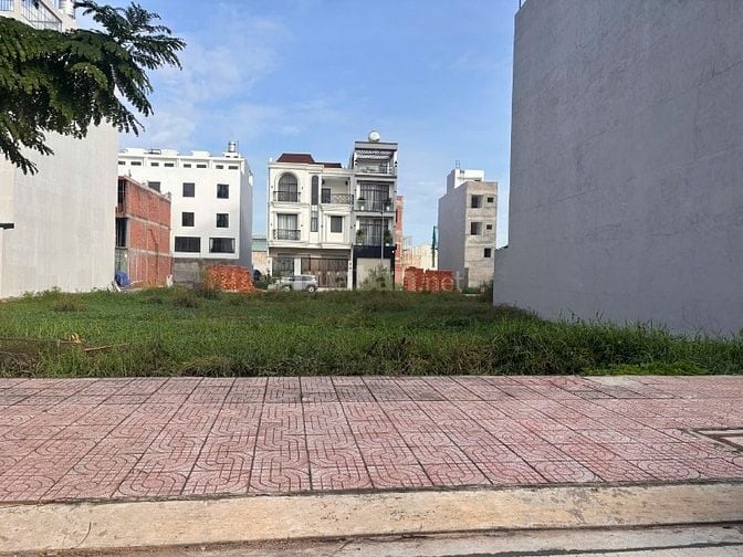 Bán 2 miếng đất 180m2, full thổ cư, hẻm xe hơi rộng rãi đường Tây Lân,