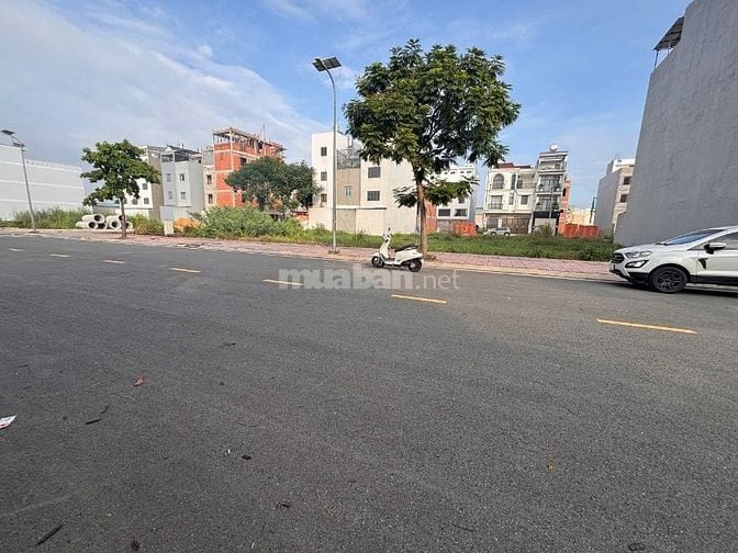 Bán 2 miếng đất 180m2, full thổ cư, hẻm xe hơi rộng rãi đường Tây Lân,