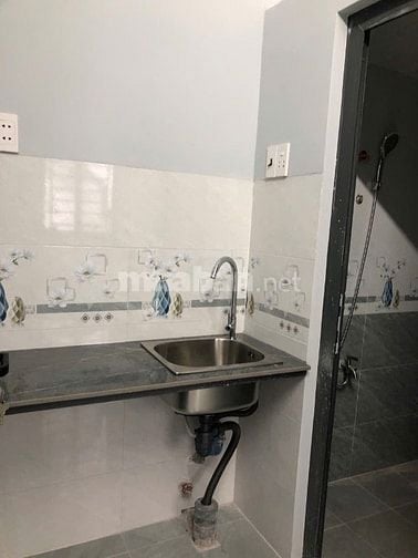 phòng mới 100% ,có tháng máy ,giá 1tr6 đến 2tr3
