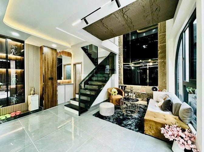 Nhà 33m2 Huỳnh Văn Bánh gần ngã 4 Lê Văn Sỹ. Giá 1,8 tỷ xây 3 tầng