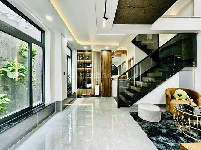 Nhà 33m2 Huỳnh Văn Bánh gần ngã 4 Lê Văn Sỹ. Giá 1,8 tỷ xây 3 tầng