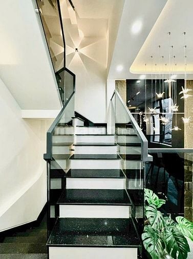 Nhà 33m2 Huỳnh Văn Bánh gần ngã 4 Lê Văn Sỹ. Giá 1,8 tỷ xây 3 tầng