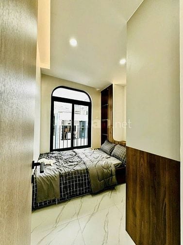 Nhà 33m2 Huỳnh Văn Bánh gần ngã 4 Lê Văn Sỹ. Giá 1,8 tỷ xây 3 tầng