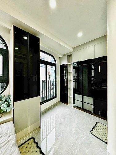 Nhà 33m2 Huỳnh Văn Bánh gần ngã 4 Lê Văn Sỹ. Giá 1,8 tỷ xây 3 tầng