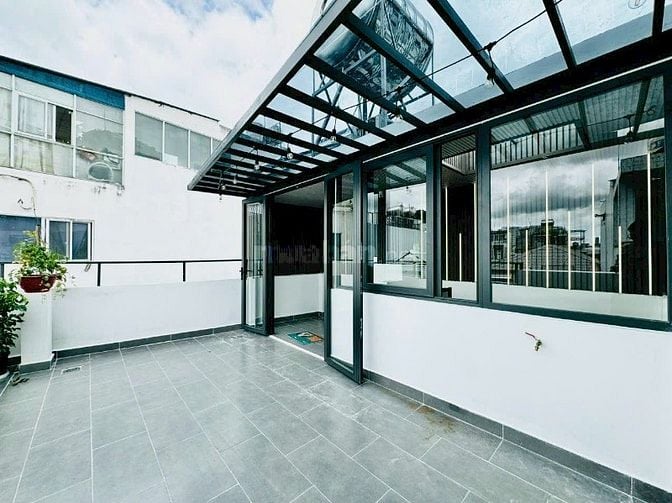 Nhà 33m2 Huỳnh Văn Bánh gần ngã 4 Lê Văn Sỹ. Giá 1,8 tỷ xây 3 tầng