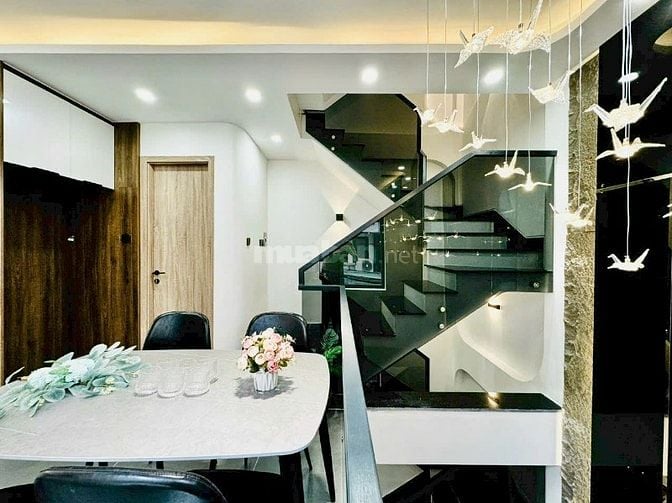 Nhà 33m2 Huỳnh Văn Bánh gần ngã 4 Lê Văn Sỹ. Giá 1,8 tỷ xây 3 tầng