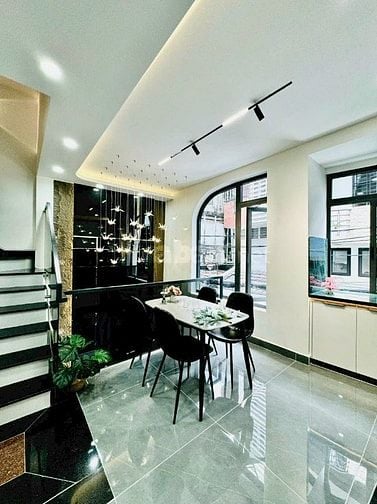 Nhà 33m2 Huỳnh Văn Bánh gần ngã 4 Lê Văn Sỹ. Giá 1,8 tỷ xây 3 tầng