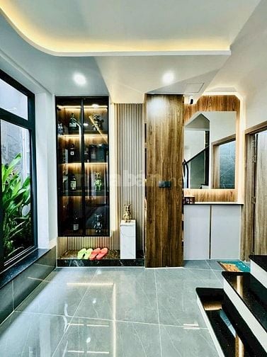 Nhà 33m2 Huỳnh Văn Bánh gần ngã 4 Lê Văn Sỹ. Giá 1,8 tỷ xây 3 tầng