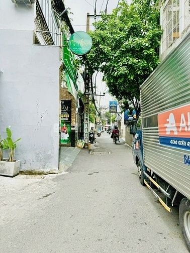 Nhà 33m2 Huỳnh Văn Bánh gần ngã 4 Lê Văn Sỹ. Giá 1,8 tỷ xây 3 tầng