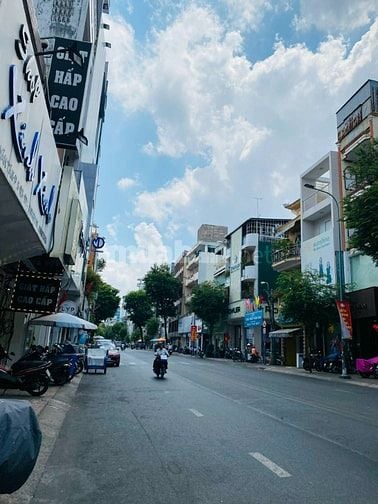  Bán nhà Mặt tiền Võ Văn Tần, P.5, Q.3, DT: 4.1 x 22m, CN 90m2, cấp 4