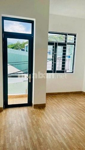 Nhà 3 tầng cách Hoàng Văn Thụ 30m hẻm xe hơi nhỏ