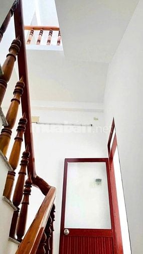 Nhà 3 tầng cách Hoàng Văn Thụ 30m hẻm xe hơi nhỏ