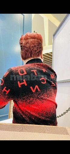 Cần tuyển nữ thư ký có ngoại hình xinh đẹp 