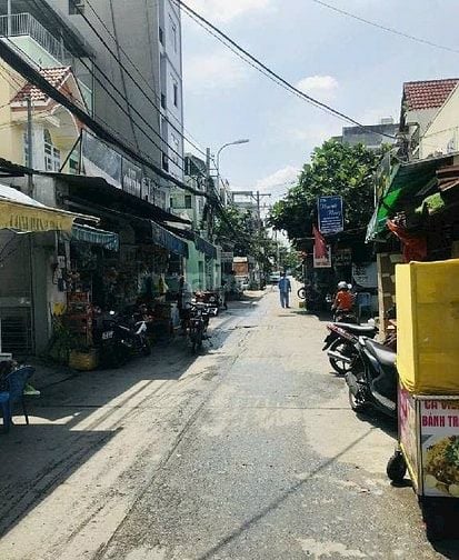 Nhà 2 tầng mặt hẻm xe hơi thông 128 HTP Quận 7. 5*21 hơn 8 tỷ.