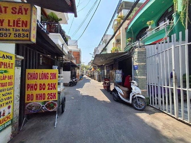 Nhà 2 tầng mặt hẻm xe hơi thông 128 HTP Quận 7. 5*21 hơn 8 tỷ.