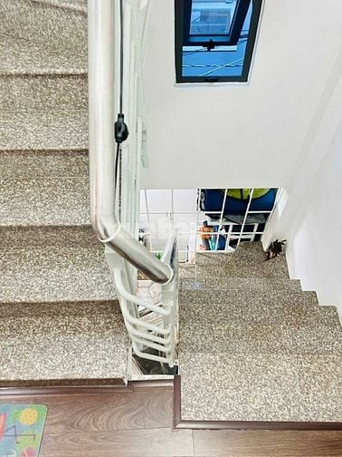 CẦN TIỀN BÁN GẤP LÊ VĂN Sỹ.Q3 GIÁ 4Tỷ6. DT35m2. 3,5X10. 3TẦNG.HẺM 3MM