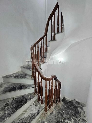 NHÀ LONG BIÊN  7 TẦNG, THANG MÁY, Ô TÔ ĐỖ TRONG NHÀ. Tài chính 9.1 tỷ