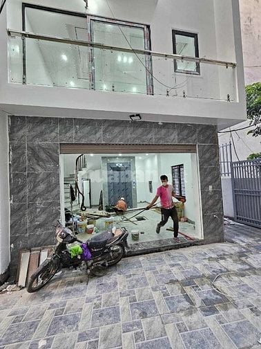 NHÀ LONG BIÊN  7 TẦNG, THANG MÁY, Ô TÔ ĐỖ TRONG NHÀ. Tài chính 9.1 tỷ