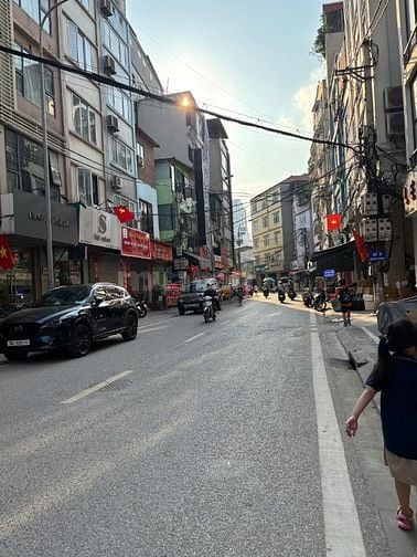 bán nhà mặt ngõ 4m phố Cù Chính Lan DTSĐ40m,4T,MT4 giá 13,5 tỷ