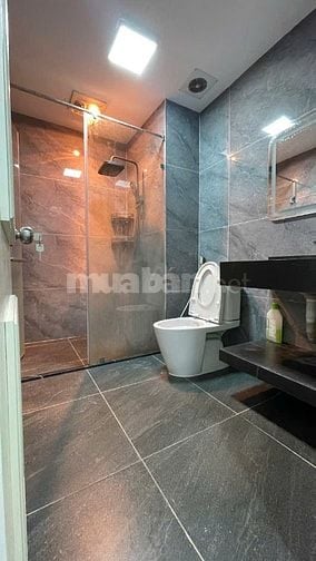 Căn hộ 151m2, 4 phòng ngủ, 2 vệ sinh, 2 ban công, nội thất hiện đại