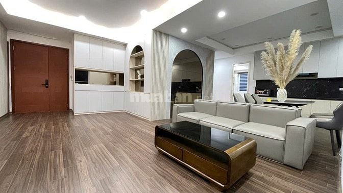 Căn hộ 151m2, 4 phòng ngủ, 2 vệ sinh, 2 ban công, nội thất hiện đại