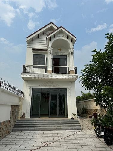 Bán nhà phố mới xây đường Bờ Huệ