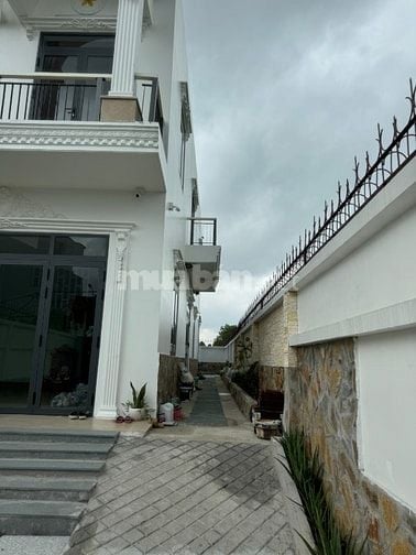 Bán nhà phố mới xây đường Bờ Huệ
