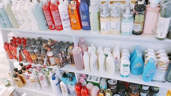 Shop mỹ phẩm và qùa lưu niệm cần tuyển 2 bán hàng + 1 tạp vụ