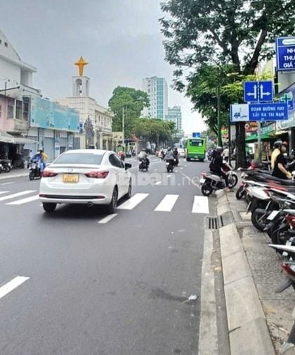 Bán nhà chỉ 3 tỷ hẻm 18A Nguyễn Thị Minh Khai Q1 gồm 3 tầng.
