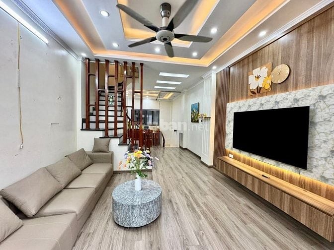 Nhà Đẹp Ô Tô Ngủ Trong Nhà Hoàng Mai 42m, 5 tầng, mt 4.2m, giá 15.2 tỷ